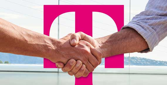Verlässliche Kooperationen für digitale Zukunft Händeschütteln vor Telekom-Logo, symbolisiert Partnerschaft, Vertrauen und Zusammenarbeit