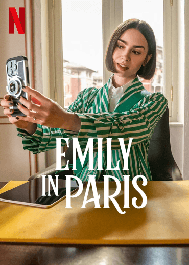 Netflix Filmposter von "Emily in Paris" - eine Frau macht ein Selfie