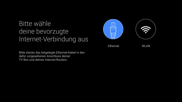 TV Box - Auswahl der Netzwerkverbindung Bildschirm zur Auswahl der bevorzugten Internetverbindung auf der Magenta TV Box. Zwei Symbole stehen zur Auswahl, Ethernet und WLAN. Ethernet ist aktuell ausgewählt.