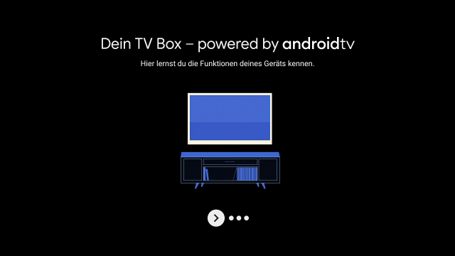 TV Box - Android TV Welcome Bildschirm mit Startseite der Android TV Einführung auf der Magenta TV Box. Text informiert über Gerätefunktionen, ein Weiter-Symbol unten deutet auf mehrere Infoseiten hin.