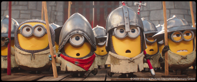 Mehrere Minions tragen Ritterhelme und halten Speere, während sie überrascht nach vorne blicken.