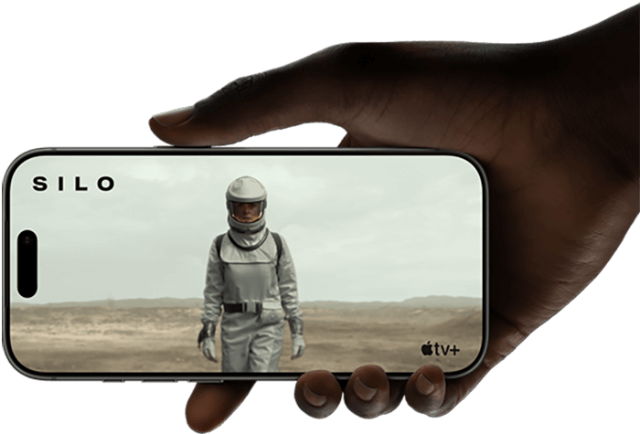 Eine Szene aus der Serie "Silo" läuft am iPhone 17 Pro via apple tv+ Eine Szene aus der Serie "Silo" läuft am iPhone 17 Pro via apple tv+