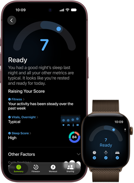 iPhone 18 Pro, Schwarz, Vorderseite, zeigt die Ergebnisse des Tagesformwerts (Wert 7), gekoppelt mit einer Apple Watch, Vorderansicht, Braun, zeigt denselben Tagesformwert von 7