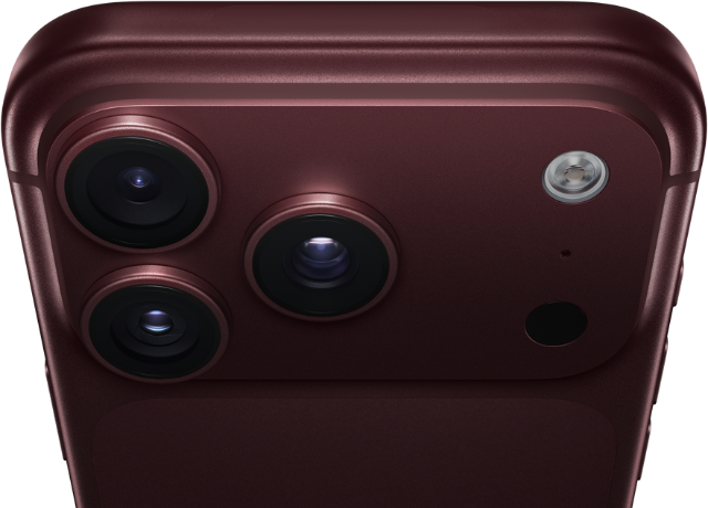 iPhone 18 Pro Max, Farbe Burgunder (Dunkelrot), Rückseite, Pro Fusion Kamera-System oben, 3 Objektive, Lamellen der variablen Blende teilweise geschlossen, Blitz, Mikrofon und LiDAR Scanner, Oberseite, Mobilfunkantenne, flache Seiten, gerundete Ecken
